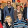 Preisverleihung mit den anwesenden vorne platzierten Preisträgern v.l.n.r. sitzend Utta Will (2. Gartenwettbewerb), Irene Dürr (3. Kleiner Blumenschmuck), Barbara Backmund (3. Gartenwettbewerb), Sieglinde Winter (3. Großer Blumenschmuck), stehend Vorsitzender Burkard Löffler, Walter Will, Ursula Zinke (1. Gartenwettbewerb) und Bürgermeister Rainer Kinzkofer.