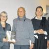 Ein Buch zum Geburtstag: Anlässlich des zehnjährigen Bestehens des spirituellen Zentrums Holzkirchen stellten Alexander Poraj, die Lektorin Michaela Breit, Pater Willigis Jäger, Doris Zölls und  Dirk Ahlhaus (von links) „Raum und Gegenwart“ vor.