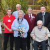 Zehn Jahre Vinzentinum: Pflegedienstleitung Slawka Skotniczny, Walter Falgner (St. Vinzenzverein), Paul Kremer (Vorsitzender Sozialstation St. Burkard), Bürgermeister Thomas Rützel, Winfried Kornberger, Anni Lautenschläger (vorne links,ehrenamtliche Helferin), Werner Nickel (Gründungsmitglied des Förderverein St. Vinzenz) erinnern sich.