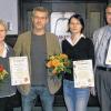 (hg)   Mehrere Betriebsjubiläen gleichzeitig konnten kürzlich bei der Firma M&M Versicherungs- und Immobilienmakler GmbH in der Otto-Hahn-Straße gefeiert werden. Die Jubilare im Bild von links Gabriele Ohlsen (35 Jahre Betriebszugehörigkeit), Markus Markert (Geschäftsführer), Verena Drescher (zehn Jahre), Erich Binder (37 Jahre). Gabriele Ohlsen ist mit der Abwicklung der Immobilien betraut. Sie trat 1978 Ihren Dienst an, gilt als „gute Seele“ des Hauses und äußerst engagierte Mitarbeiterin. Verena Drescher ist im Innendienst Versicherungen tätig und war 2003 der erste Lehrling der M&M GmbH. Mittlerweile hat sie sich zur Versicherungsfachwirtin weitergebildet. Erich Binder ist seit 1976 im Unternehmen als Außendienstmitarbeiter für Versicherungen in einer sonst von hoher Fluktuation geprägten Branche – ein Qualitätsmerkmal für diesen Beruf. In Anerkennung ihrer Dienste überreichte Markus Markert im Rahmen einer kleinen Feierstunde jedem eine Urkunde.
