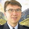 Ist seit 25 Jahren im Polizeidienst: Thomas  Lehmann erhielt bei der feierlichen Vereidigung von Anwärterinnen und Anwärtern die Jubiläumsurkunde ausgehändigt.