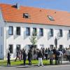 Ganz in Weiß: Das Iphöfer Ärzte- und Therapiehaus ist am Sonntag offiziell eröffnet worden.