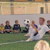 Ball-Akrobatik: Da werden nicht nur Kinderaugen vor Erstaunen groß, wenn Profi-Freestyler Adrian Fogel seine Tricks vorführt.