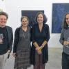 Gut gelaunte Künstler: (von links) Andi Schmitt, Nikola Jaensch, Rosario Rebello de Andrade und Sebastian von Papp im Weingut Schmitts Kinder am Sonnenstuhl in Randersacker bei der Vernissage. Diese fand bei der Premiere des Events „Main Wein Kunst“ statt.