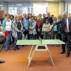 37 Schulen im Glück: Tobias Greissing, Volksbankvorstand Hans Lurz und Tischtennisspieler Jan Fiederling demonstrierten den Schulleitern, wieviel Spaß man an einer Midi-Tischtennisplatte haben kann.