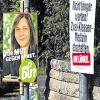 So nicht: Am Hochfeld haben fast alle Parteien Plakate an Verkehrsschildern angebracht. Nur das Linke-Plakat hängt korrekt.