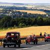 Tolle Wagen, tolles Panorama: Ein Opel P4, ein Ihle-BMW und ein Lancia Fulvia bei der Ausfahrt. Viele Bilder von den Rhöner Kultur- und Oltimertagen im Internet unter http://rhoengrabfeld.mainpost.de