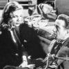 Unvergesslich dank Chandler: Humphrey Bogart als Philip Marlowe und Lauren Bacall in der Verfilmung von „Tote schlafen fest“ (1946).