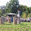 (ode)Der Kulturhistorische Kreis hat einen Skulpturen- und Freizeitpark am Main geschaffen. Der Park soll Begegnungsstätte von Einheimischen und Gästen werden. In 1400 Helferstunden wurden Wege angelegt, ein Pavillon errichtet, Ruhebänke aufgestellt, eine Boulebahn gebaut, Bäume gepflanzt und Skulpturen platziert. Die Stadt unterstützt das Projekt mit 15 000 Euro. Eröffnung: Mit einem Sommerfest, veranstaltet vom Kulturhistorischen Kreis Dettelbach, nahm die Bevölkerung ihren neuen Skulpturen- und Freizeitpark am Main in Besitz.