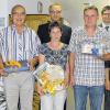 Vertriebsleiter Mathias Gerstner (hinten rechts), Filialleiter Manfred Hauck und die Service-Mitarbeiterinnen der Genobank Fladungen, Anita Höhn (rechts) und Gudrun Hein (links), gratulierten den Gewinnern des Gewinnspiels: (vorne von links) Gerhard Kirsch, Brigitte Keßler und Christoph Büchs.
