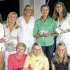 (faf)   Mit dem dritten Turnier der vom Würzburger Hofjuwelier Guttenhöfer ausgelobten Golfturnierserie um die „Wellendorff Trophy“ wurde auch die Gesamtsiegerin gekürt: Diana Schraud wurde bei der abschließenden Veranstaltung, die Marion Liebscher für sich entschied, Netto-A-Zweite und siegte so in der abschließenden Bruttowertung. Der Netto-Gesamtsieg ging an Katrin Wagner. Unser Bild von der Siegerehrung zeigt: (hinten von links) Katrin Wagner (Netto-Gesamtsiegerin), Gaby Ströhlein (Ladies-Captain), Inge Breitenberger (Inhaberin Juwelier Guttenhöfer), Marion Liebscher (Bruttosiegerin), Diana Schraud (Bruttogesamtsiegerin) sowie (vorne von links) Andrea Falckenberg (Netto-B-Siegerin), Bianca May (Netto-A-Siegerin), Veronika de Bochdanovits (Netto-Jugendsiegerin).