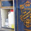 Sicher verwahrt: In Rainer Schohes Supra-Praxis steht die Flasche mit Methadon in einem alten Stahlkassenschrank.
