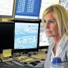 Mitarbeiterin im Lufthansa-Hub-Center: In Frankfurt werden sämtliche Flugbewegungen koordiniert.