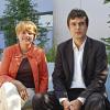 Teamchefs: Birgit Weiß (Stellvertreterin) und Schulleiter Peter Rottmann im Hof des Bayernkollegs.