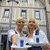 Laden ein ins Café Lavazza: Die neue Inhaberin Nicole Andres (links) und ihre Schwester Daniele Rauschenbach.