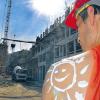 Das Risiko UV-Strahlung nicht auf die leichte Schulter nehmen: Bauarbeiter und Gärtner haben „heiße Jobs“. Beim Arbeiten in praller Sonne hilft nur eincremen, eincremen, eincremen.