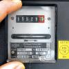 Zu teuer: Die Energieversorger verlangen zu hohe Strompreise. Einer Studie zufolge kassierten sie bis zu drei Milliarden Euro zu viel von den deutschen Verbrauchern. Dies geht aus einer Analyse des Energieexperten Harms für die Grünen-Bundestagsfraktion hervor.