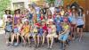 (eve)   Vogelscheuchen basteln stand beim Ferienprogramm der Gemeinde Oberickelsheim im Jakobshof von Bernd und Kerstin Scherer in Geißlingen auf der Tagesordnung. 22 Kinder aus Geißlingen, Oberickelsheim, Rodheim, Gülchsheim, Hemmersheim und Auernhofen waren der Einladung gefolgt. Kerstin Scherer hatte mit Sohn Johannes, Tochter Laura, Oma Irmgard, der Praktikantin Susann und Carina, einer Helferin aus Geißlingen, ein kurzweiliges Programm zusammengestellt. Während die Buben ihren Vogelscheuchen einen kleinen Strohhut aufsetzten, setzten die Mädchen ihren Figuren Kopftücher auf. Andere konnten sich von Laura oder Carina zu einer lebenden Vogelscheuche schminken lassen. Lustig war auch das Wasserpistolenzielschießen,  das Gummistiefelweitwerfen und der Stelzenhindernislauf.