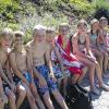 (bhr)   Bei idealem Badewetter nahmen zwölf Schüler am Ferienprogramm der Gemeinde Bad Bocklet im Terrassenschwimmbad Bad Kissingen teil. Unter der Aufsicht der Betreuer Ernst Hartl und Hans Bauer schaffte genau die Hälfte die Bedingungen für das Jugendschwimmabzeichen in Bronze der Wasserwacht. Im Gegensatz zum Vorjahr, als man das Programm wegen Schlechtwetters nicht unterstützen konnte, gab es diesmal beste Voraussetzungen, wobei sogar Betriebsleiter Roland Bühner Hilfestellung leistete.