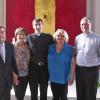 Abschiedsfoto: Von links: Bürgermeister Oskar Ebert, Schulrektorin Roswitha Ebert, Kaplan Andreas Freund, Pfarrgemeinderatsvorsitzende Erika Henkelmann, Pfarrer Kurt Wolf.