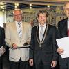 Ausgezeichnetes Engagement: Den Stadträten Erich Felgenhauer (links), Willi Dürrnagel (Zweiter von links) und Alt-OB Jürgen Weber (rechts) verlieh OB Georg Rosenthal der Ehrenring der Stadt.