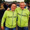 Da waren sie noch trocken: Die Bayern-3-DJs Tonic (Frank Eickenbusch) und Matuschke (Matthias Matuschik) verbreiteten trotz Dauerregen Partystimmung.