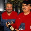 Zum Jubiläum: Oberbrauer Dietmar Zink (links) und Brauer Johannes Pfoch präsentieren die neuen Etiketten der Rother-Bräu-Biere.