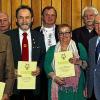 Seit Jahrzehnten Mitglieder des Männergesangvereines Großlangheim: Herbert Busch, Thomas Endres, Lorenz Faustmann, Rainer Will, Manfred Schumpa, Hans Weber, Irma Hornig, Roland Lewandowski, Karl Bergmann, Vorsitzender Ralf Weigand und der Vorsitzende der Sängergruppe Kitzingen Kurt Lamparter (von links).