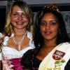 Krönung der Weinprinzessin in Tauberrettersheim: Marion Wunderlich (links) übergab ihre Krone und Schärpe an Jelly Schug.