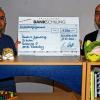 1500 Euro für das Kinderdorf in Riedenberg: Markus Till (links), Erziehungsleiter im Caritas-Kinderdorf St. Anton in Riedenberg, nimmt den symbolischen Scheck von Christian Wolf entgegen, dem Inhaber der Bad Kissinger Firma GWK-Reisen.