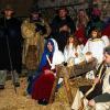 Maria und Josef, Engel, Hirten und Könige: Seit vielen Jahren ist das Krippenspiel im eigens eingerichteten Stall beim Abtswinder Weihnachtsmarkt ein Anziehungspunkt.