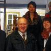 Die Familie Manns hat ihr Geschäft in Ostheim erweitert: Im Bild (von links) Ulrich Manns, Bürgermeister Ulrich Waldsachs, Isabell Mussmächer, Michaela Trabert und Seniorchefin Elsbeth Manns.