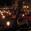 Stimmungsvoll: In der dunklen Kirche, nur von Kerzen erleuchtet, wurde am Dienstag die erste Rorate-Messe der Adventszeit 2012 in der katholischen Stadtpfarrkirche St. Johannes in Kitzingen gefeiert.