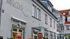 Wachwechsel: Emil Strohofer (links) übernimmt von Lydia und Reinhard Müller das Hotel-Café Müller im Veitshöchheimer Altort.