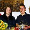 Metzgerinnung: Beim Rückblick auf die Abschlussprüfung 2012 ehrten Obermeister Robert Schmitt und Lehrerin Doris Peter die Fleischerfachverkäuferin Jessica Brandl und der Metzger Matthias Grom für ihre besonderen Leistungen.