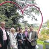Vor dem Herzbogen am neuen Themenweg (von links): Manfred Helfrich, Axel Baier, Regina Helfrich, Marianne Henneberger, Elisabeth Stahl, Bernhard Henneberger und Reinhold Stahl.