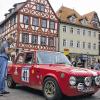 Historische Fahrzeuge auf dem Karlstadter Marktplatz: Die Histo Rallye kam am Dienstag durch die Kreisstadt.