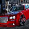 Thomas Beringer mit seinem 2007er Chrysler 300C: Mit diesem von ihm getunten Auto gewann er 2011 eine der begehrtesten Trophäen der Tuning-Szene, den „Meguiar's Shining Star Award“.