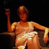 Szenenfoto: Chris Pichler im Schauspiel-Solo „Romy Schneider – Zwei Gesichter einer Frau“.