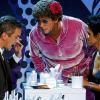Cindy-Ersatz: Comedian Atze Schröder schlüpfte bei „Wetten, dass . .“ ins Kostüm seiner Kollegin aus Marzahn. Links Moderator Markus Lanz und Wettpatin Halle Berry.