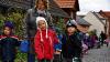 Die Karawane zieht weiter: Die „Kleinen Strolche“ des Helmstadter Kindergartens schafften am Donnerstag ihre Lieblingsspielsachen vom alten Gebäude in der Kappelgasse in den Container, der ein paar Straßen weiter entfernt aufgestellt wurde.