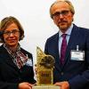 Ausgezeichnet: Den Preis für Nachhaltigkeit für die Knauf Gips KG nahmen Ursula Schroll und Peter Berneth entgegen.