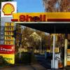 Geschlossen: Die Shell-Tankstelle Mainberger Straße wird Esso-Station. Wiedereröffnung ist im neuen Jahr.