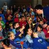 Begeisterte Teilnehmer: Gut 180 Kinder beteiligten sich am Buß- und Bettag am 17. ökumenischen Kinderbibeltag der evangelischen Kirchengemeinde und der katholischen Pfarrgemeinde in der Grundschule im Nassachtal. Mit im Bild: der evangelische Diakon Marco Schindler.