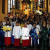 Neue Gewänder: Die Sternsinger in der Oberschwarzacher Pfarrkirche vor ihrer Aussendung.