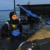 (lsw)   Mehr als 100 Taucher haben am Sonntagmorgen das traditionelle Dreikönigstauchen am Bodensee eröffnet. Bereits kurz nach 7 Uhr stiegen die ersten Taucher in das vier bis sechs Grad kalte Wasser, um eine versenkte Schatzkiste zu heben, wie die Tauchgruppe Überlingen mitteilte. Die Kiste blieb aber zunächst unentdeckt. Bis zum Ende wurden bis zu 250 Teilnehmer erwartet. Veranstaltet wird das traditionelle Dreikönigstauchen seit 1970 von der Tauchgruppe Überlingen. Es zählt zu den wichtigsten Winterveranstaltungen in der baden-württembergischen Tauchszene.