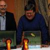 Erfolgreiche Züchter: Sechs Deutsche Meistertitel haben Roland Hehn (links)  und Ralf Dotzel (Mitte) bei den Deutschen Meisterschaften in Bad Salzuflen mit ihren Vögel geholt. Zu ihrem Erfolg gratulierte der stellvertretende Vorsitzende der Vogelfreunde Bad Kissingen, Bruno Kirchner.