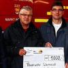 (weg)   Die Anschaffung eines neuen Drehleiterfahrzeuges der Wernecker Feuerwehr unterstützt auch die Wernecker Firma NE-Solartechnik mit 1000 Euro. Einen Scheck überreichte Geschäftsführer Stefan Göb (zweiter von rechts) im Beisein von Bürgermeisterin Edeltraud Baumgartl (rechts) an die Vertreter der Feuerwehr, (von links) Kommandant Thomas Baucke und Vereinsvorsitzenden Otmar Hart. Stefan Göb fungiert auch als Aufsichtsrat beim Photovoltaik-Projekt BürgersolarMarkt Werneck, bei dem unter anderem Dachflächen der Feuerwehr einbezogen sind. Zudem schult NE-Solartechnik die Wehren im sicheren Umgang mit den elektrischen Teilen solcher Dach-Anlagen.Foto: bernhard wegscheid
