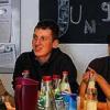 Erfahrungsaustausch: Das ehemaligen Heimkind Jean-Francois Drozak (Dritter von rechts) mit Gesamtleiter Andreas Waldenmeier, Gruppenleiter Oliver Bandorf, Erziehungsleiterin Ilona Kraus und den Erziehern Stefan Krause, Julia Martin und Ann-Kathrin Wirsching (von links).