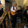 Die Freundschaft gefeiert. Französische Chansons in der Kitzinger Rathaushalle, melancholisch, heiter und aufrührerisch mit (von links):  Christine Gumann, Bernhard Dumas und Gerd Semle. Gefeiert wurde der 50. Jahrestag des Deutsch-Französischen Freundschaftsvertrages, organisiert vom Kitzinger Partnerschaftskomitee.